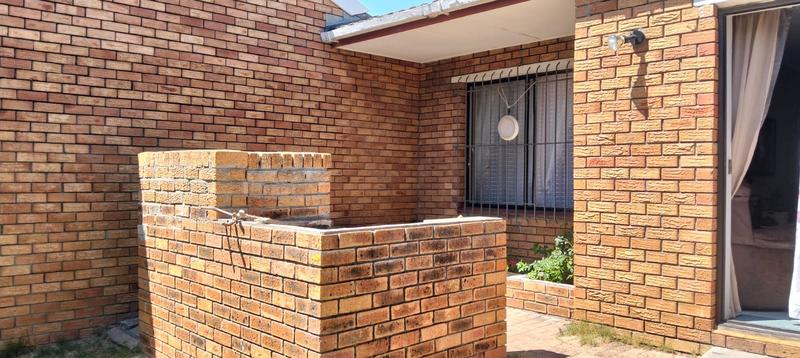 2 Bedroom Property for Sale in Soneike Western Cape